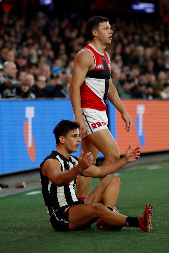 Daicos appeals to the umpire.