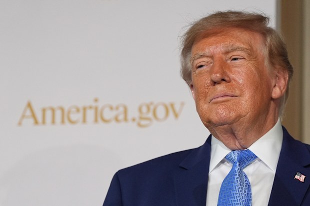 ABD Başkanı Donald Trump, Washington'da sahnede