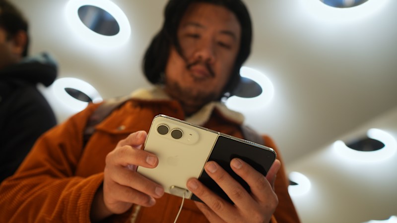 Apple's new foldable iPhone draws early complaints of screens cracking