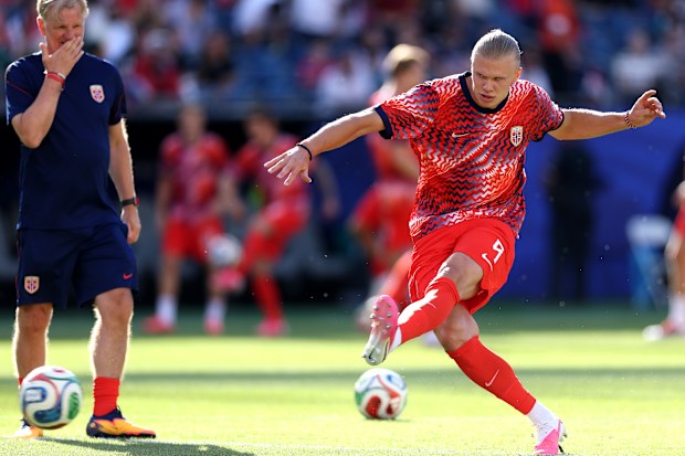 Erling Haaland #9 of Norway warms up before the FIFA World Cup 2026 Group I match between Iraq and Norway at Boston Stadium on June 16, 2026 in Foxborough, Massachusetts.