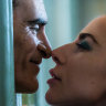  Joaquin Phoenix as Arthur Fleck and Lady Gaga as Lee Quinzel in Joker: Folie a Deux. 