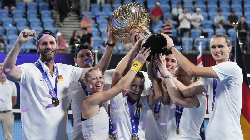 Zverev digs deep as Germany beat Poland to win United Cup final