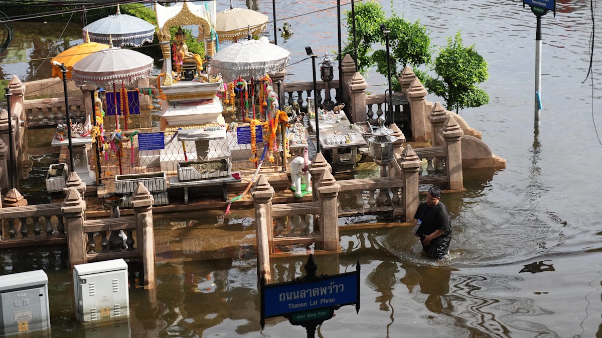 Australians warned against travel to hotspot amid deadly flooding