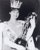 Tania Verstak est couronnée Miss Australie le 25 octobre 1961