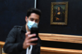 Selfies with the Mona Lisa still allowed - as long as a mask is worn.