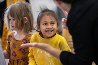 Andrea learns Auslan at Coburg Children’s Centre.