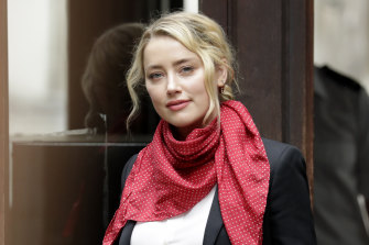 Amber Heard 於 2020 年在倫敦皇家法院任職。