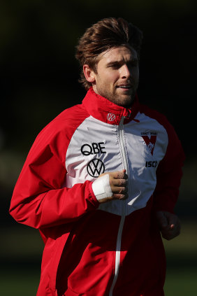Rampe training with the injury on Thursday.
