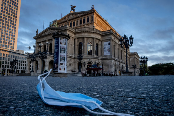 Germany’s zero-risk approach isn’t working in the pandemic: A discarded face mask in front of Frankfurt’s Alte Oper.