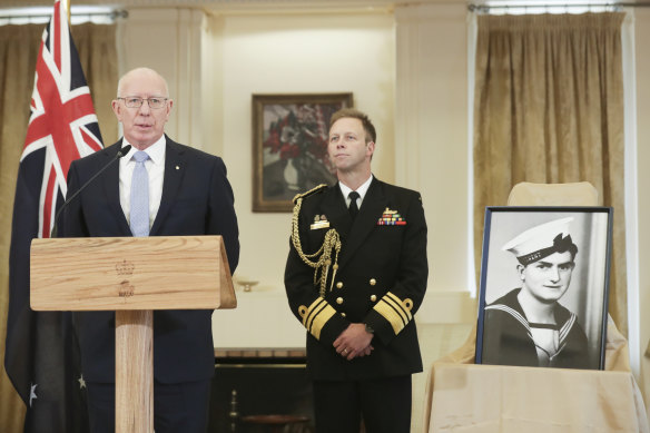 Governor-General David Hurley and Chief of Navy Vice Admiral Michael Noonan announcing the awarding of a Victoria Cross to Ordinary Seaman Edward "Teddy" Sheean.