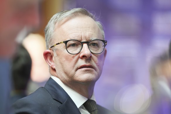 Federal Opposition Leader Anthony Albanese has promised $26 million to establish a national water commission to drive the reform.