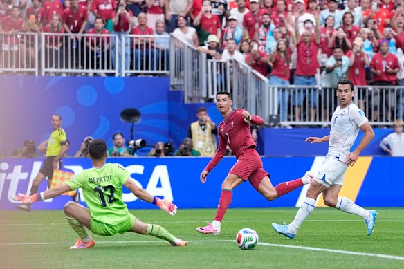  Cristiano Ronaldo scores his side’s third goal.