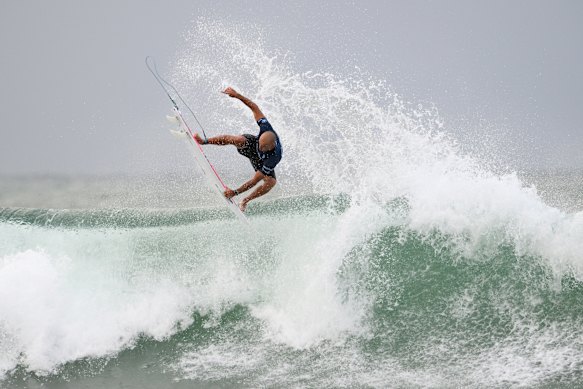 Julian Wilson takes flight in his WCT comeback.