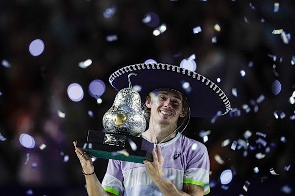 De Minaur after his 2023 win in Mexico.