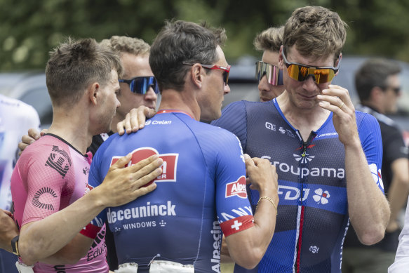 Riders at the Tour de Suisse mourn the loss of their colleague. 