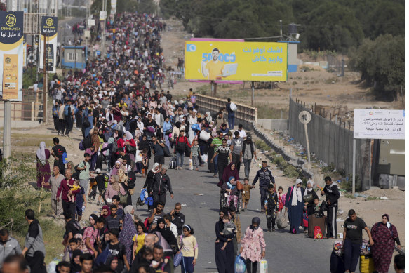 Palestinians flee to the southern Gaza Strip on Thursday.