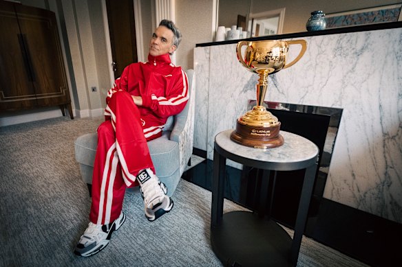 Robbie Williams in London with the Melbourne Cup.