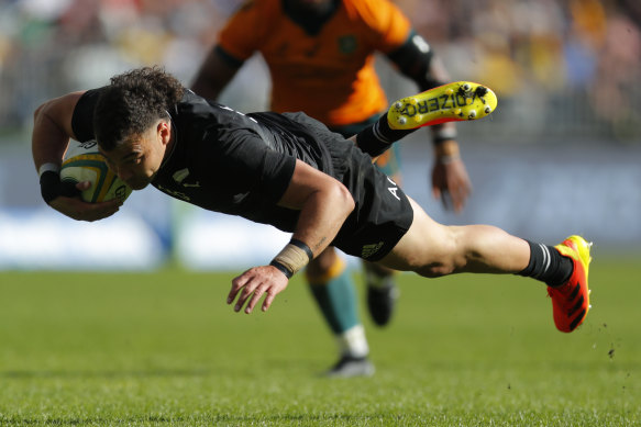 David Havili scores for the All Blacks.