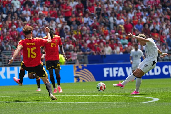 Ashour shoots and scores.