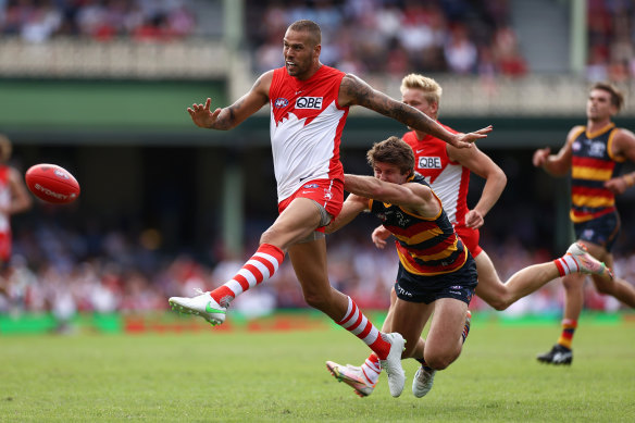 Lance Franklin taking on the Crows at the SCG.