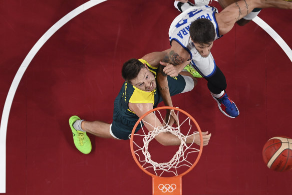 Australia’s Matthew Dellavedova (8) and Italy’s Achille Polonara (33) battle for a rebound.