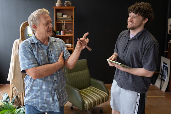 Simon Burke (izquierda) y el director Declan Greene disfrutaron de un período de intensa colaboración. 