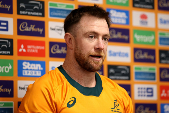 Back-rower Jed Holloway returns to the Australian starting XV following a shoulder injury to Tom Hooper. 