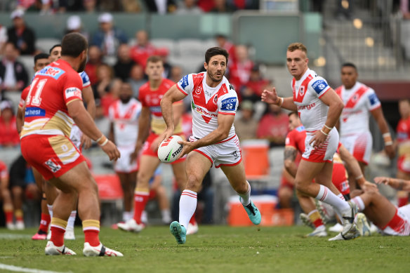 Ben Hunt scored a try, provided a try assist, and made a try-saving tackle on the Dolphins’ Tom Bostock.