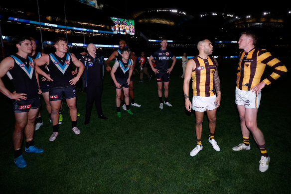 Power coach Ken Hinkley interacts with Hawks skipper James Sicily (right) in a dramatic conclusion to the sides’ semi-final.