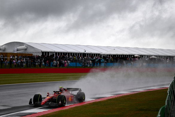Sainz drives in soggy conditions at Silverstone.