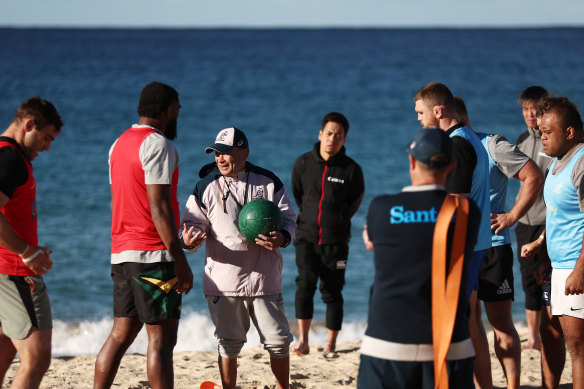 Eddie Jones explains a drill to his Wallabies forwards on Coogee Beach this week.