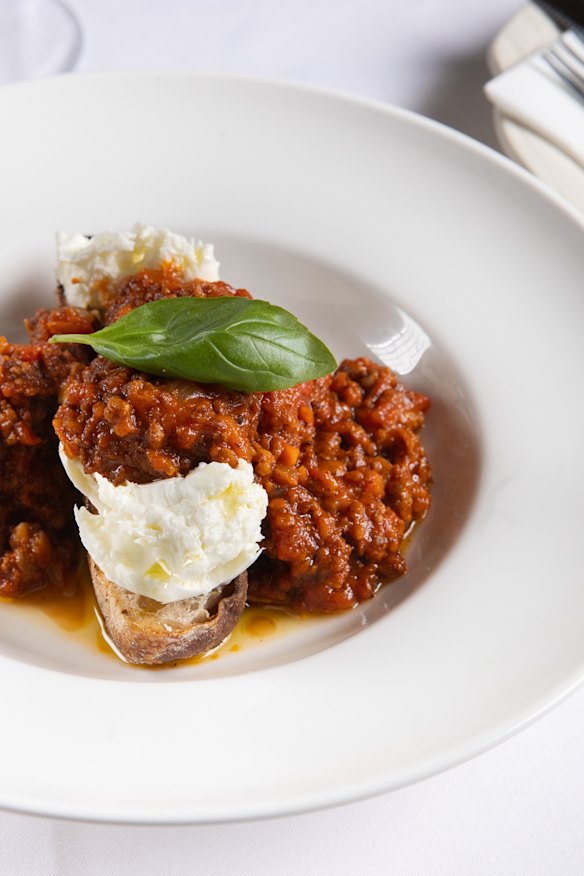 Mozzarella bolognese: meat sauce and cheese on a thick slice of toast.