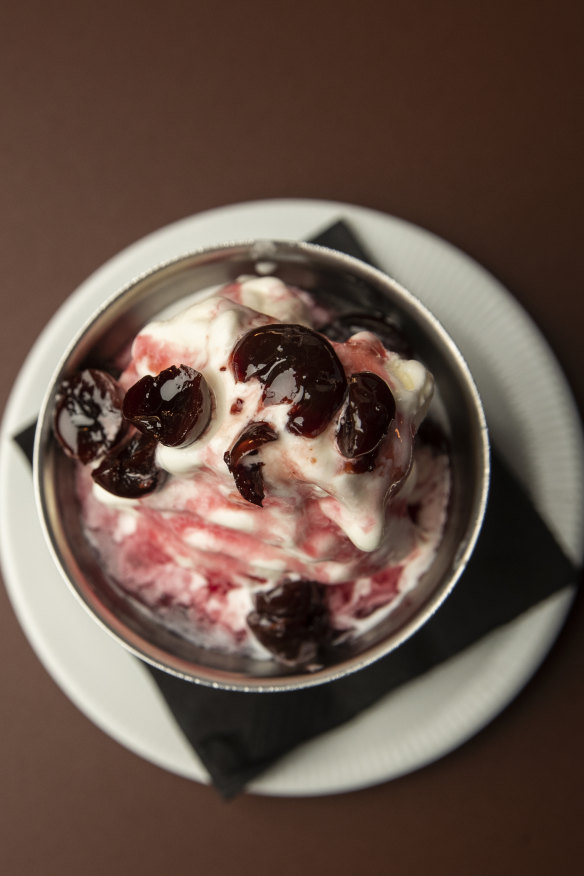 Gelato fior di latte with bitter cherries. 