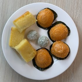Various kueh from Popo Gourmet that change weekly.