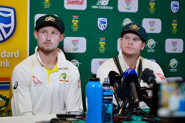 Steve Smith ve Cameron Bancroft, Cape Town skandalı sonrası basın toplantısı düzenliyor.