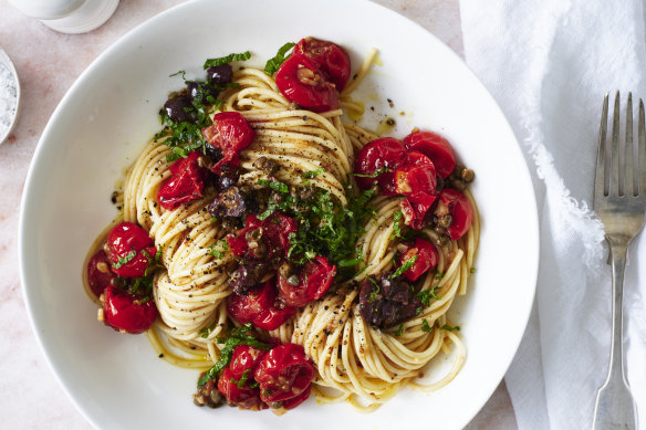 End-of-summer spaghetti with tomatoes