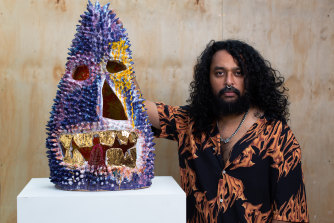 Ramesh Mario Nithiyendran in his studio with Blue Spiky Head with Gold Teeth, 2021.