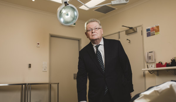 Urological surgeon Dr Maurice Mulcahy  wants the ACT Government to hold an inquiry into bullying within ACT Health.
