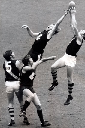 Richmond ruckman Craig McKellar takes a strong mark in the 1972 grand final but he was beaten on the day by Peter Jones.
