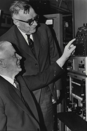 Sir Lionel Hooke (right) shows NZ high commissioner the most powerful medium-wave broadcasting transmitter ever made in Australia, 1960.