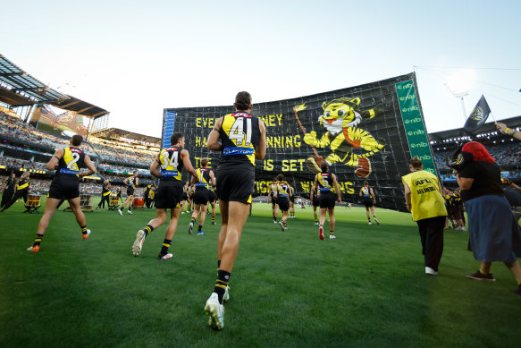… and how the Richmond players ran out.