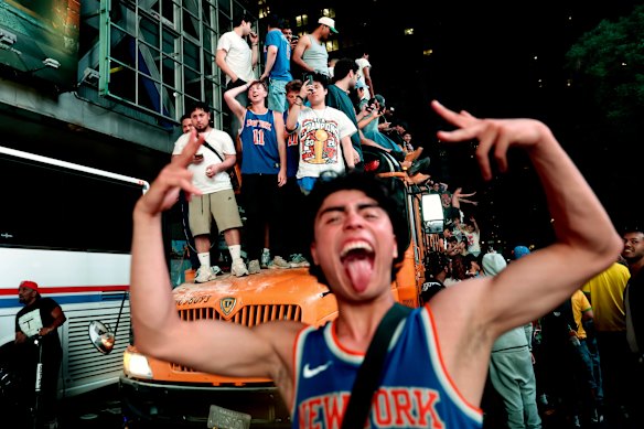 The Knicks’ victory prompted wild scenes on the streets of New York.