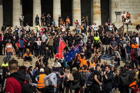 Anti-vaxxers, members of the far-right and unionists protested against mandatory vaccination at the Shrine of Remembrance in Melbourne.