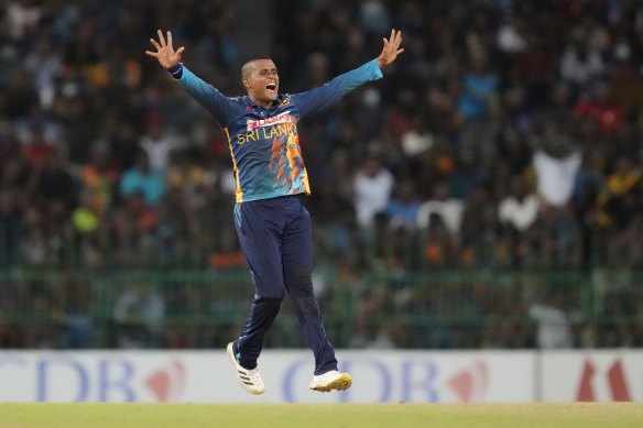 Sri Lanka’s Jeffrey Vandersay successfully appeals to dismiss Australia’s Marnus Labuschagne.