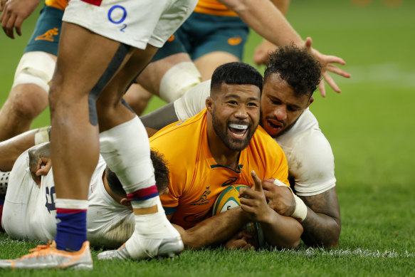 Folau Fainga’a dives over for the Wallabies.