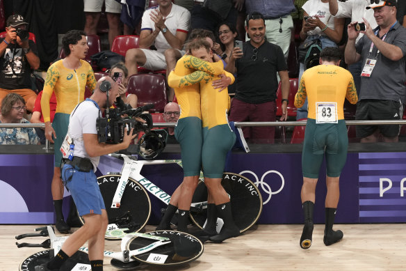 The Australian men’s pursuit team celebrates after winning gold.
