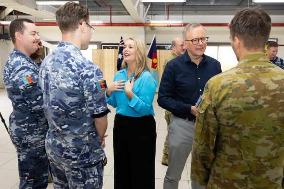 Anthony Albanese and Jodie Haydon meet with Australian troops deployed to the Middle East.