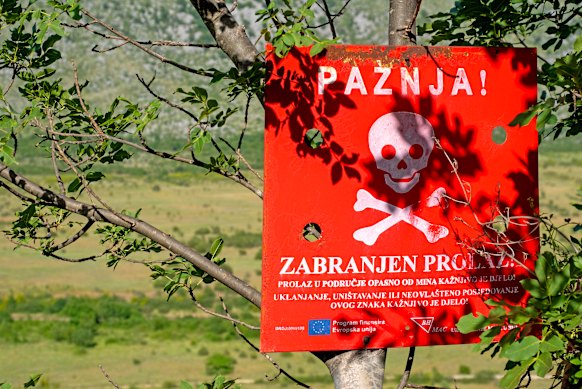 Andar de bicicleta pelo campo minado.