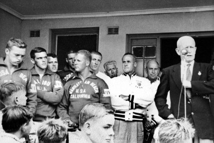 Noll on the steps of Cronulla surf club in1956 (second from left, arms folded) with Shire president Joe Munro (far right). 