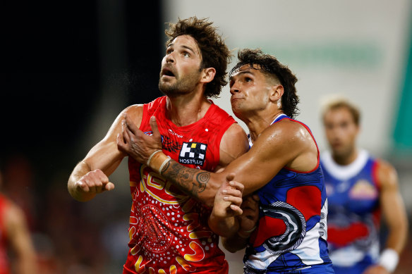 Levi Casboult of the Suns and Jamarra Ugle-Hagan of the Bulldogs.